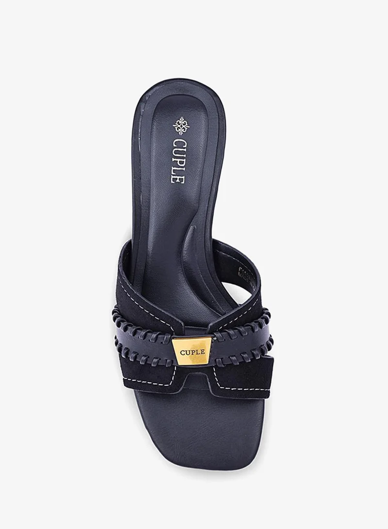 Cuple Elegant heel slippers designed for a chic look.