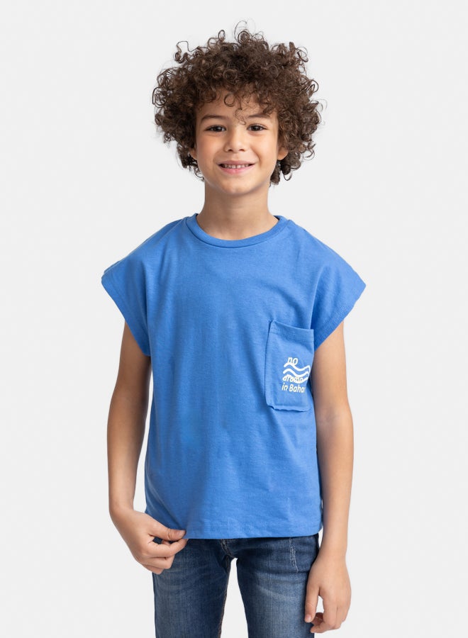 قميص أزرق بدون أكمام للأولاد بطبعة