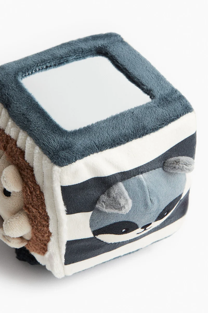 اتش اند ام لعبة ناعمة وتفاعلية بشكل مكعّب