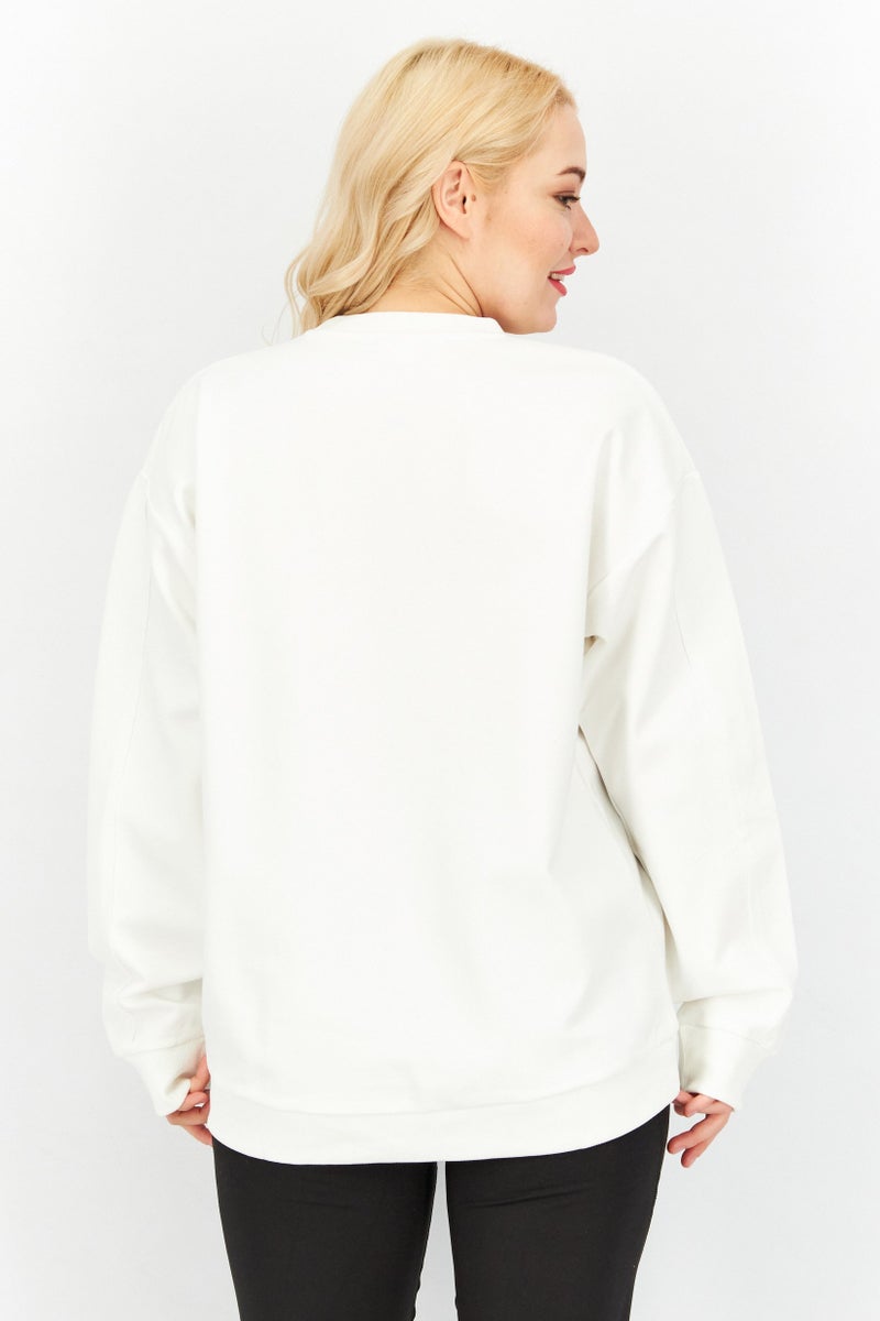 FILA سويت شيرت رياضي نسائي بأكمام طويلة بحجم كبير مع شعار العلامة التجارية، أبيض - Image 2