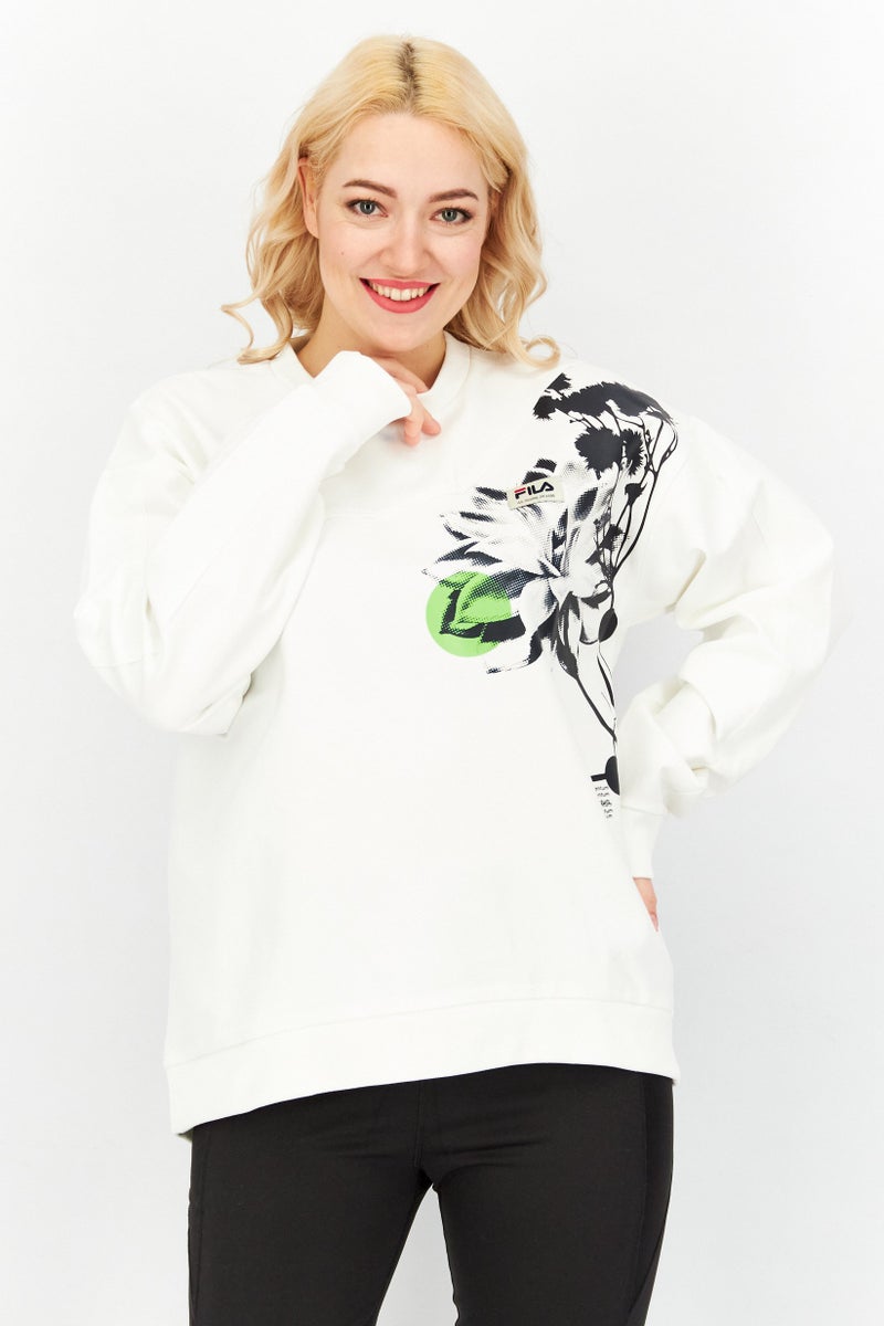 FILA سويت شيرت رياضي نسائي بأكمام طويلة بحجم كبير مع شعار العلامة التجارية، أبيض - Image 1