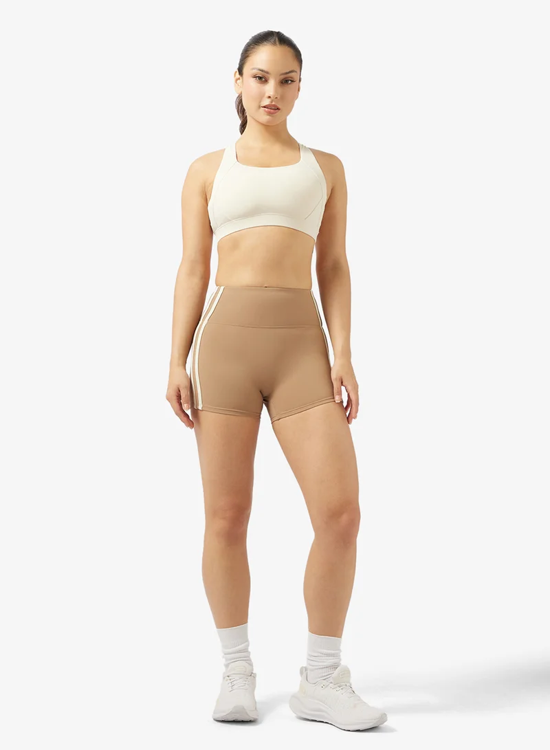 فورورد شورتات عالية الخصر بدون خياطة مع خطوط جانبية