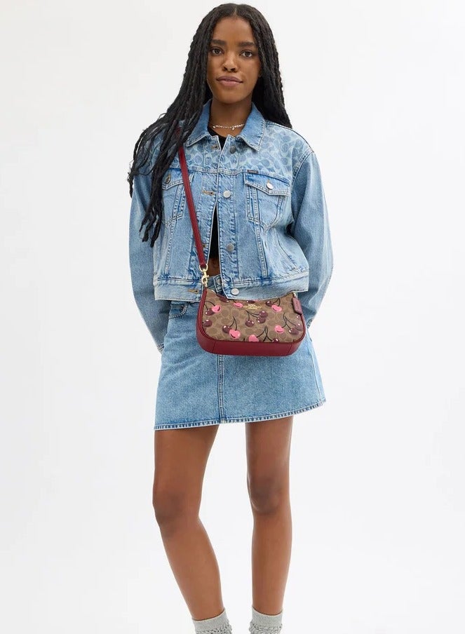 كوتش اوت ليت حقيبة كتف كوتش تيري من قماش مميز بطبعة الكرز، حقيبة يد نسائية، حقيبة هوبو نسائية، حقيبة توت نسائية، حقيبة سفر نسائية. - Image 2