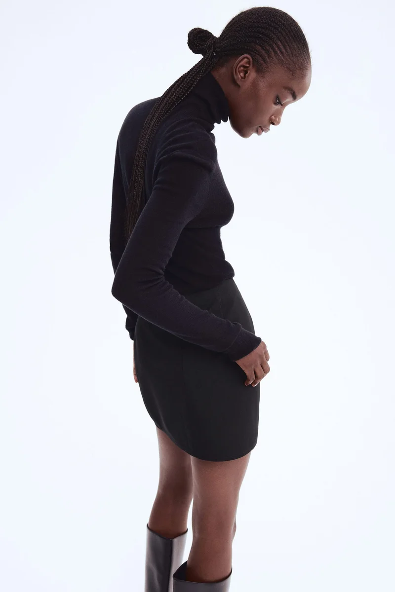 اتش اند ام تنورة ميني