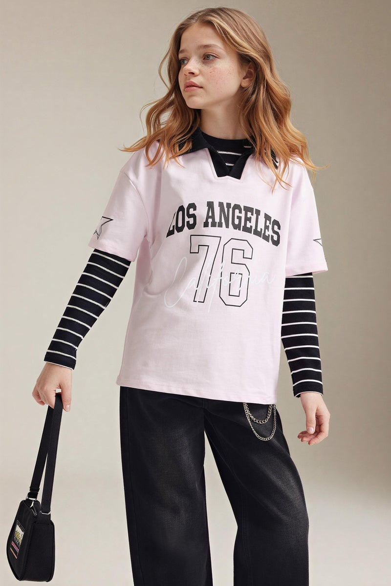 ديفاكتو تيشيرت بولو نص كم بطبعة شعار اوفر سايز - Image 3