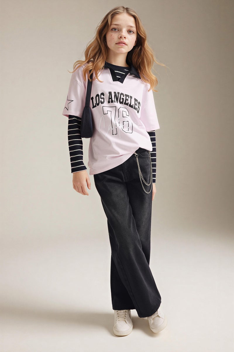 ديفاكتو تيشيرت بولو نص كم بطبعة شعار اوفر سايز - Image 2