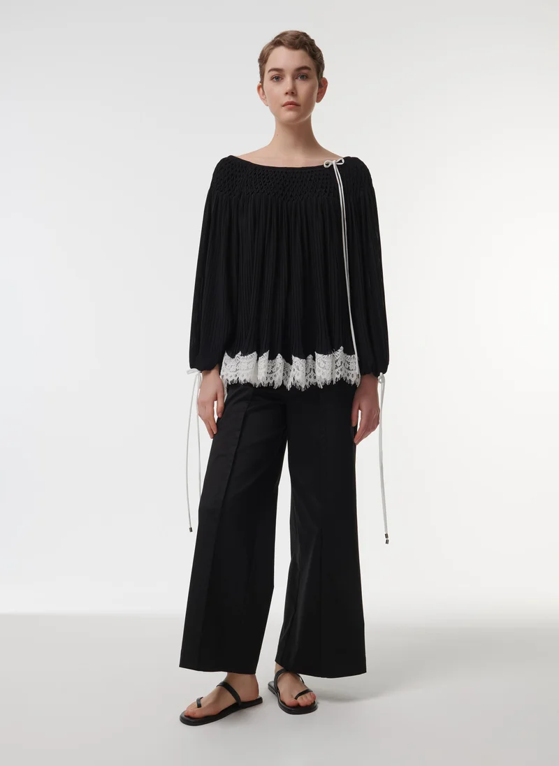 leem Smock Neck Lace Hem Top