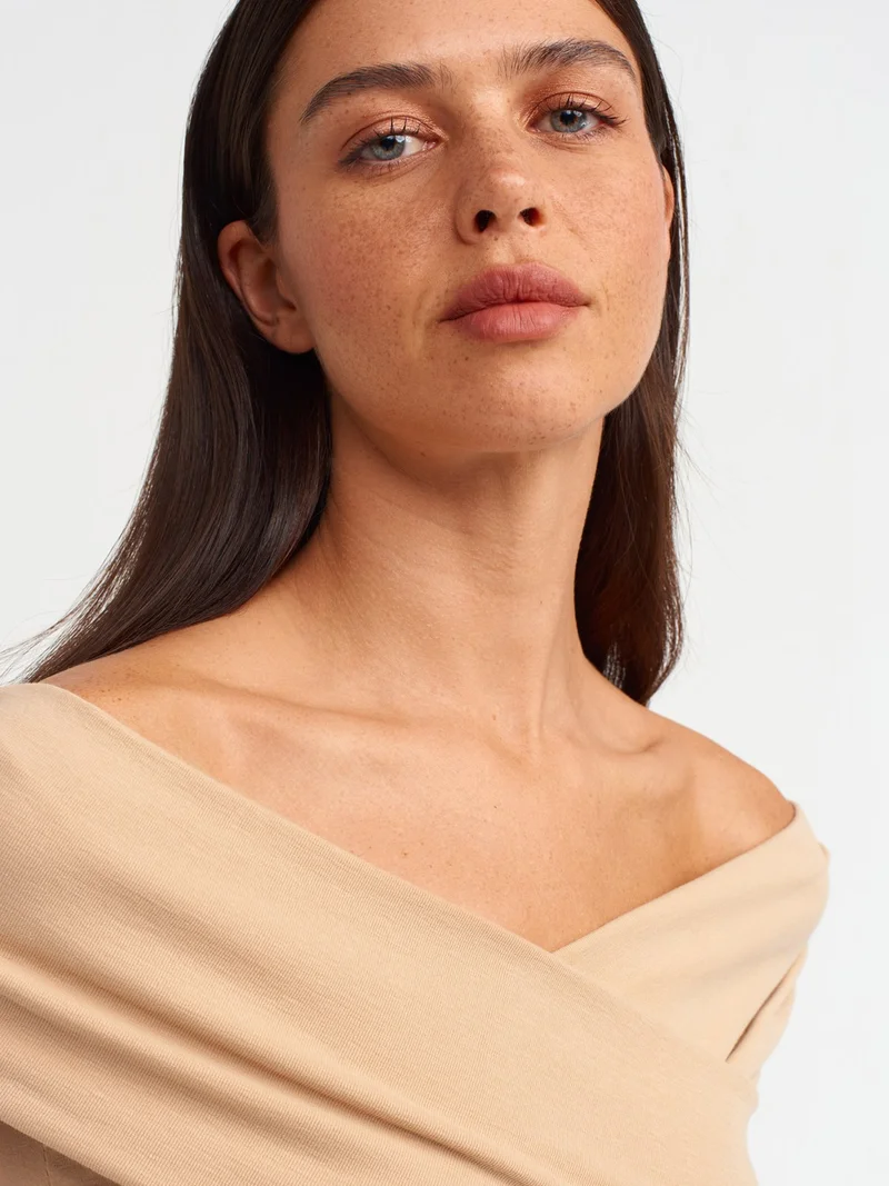 ديلفين 20828 Off Shoulders Gathered Bodysuit-Beige