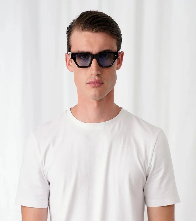 اكسبليست باوتس نظارات شمسية أنيقة للجنسين من ديلاين بلون أزرق وصدفي