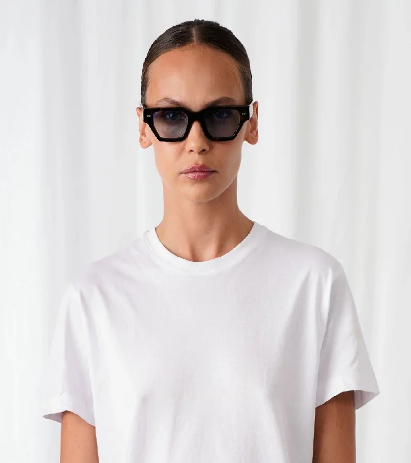 اكسبليست باوتس نظارات شمسية أنيقة للجنسين من ديلاين بلون أزرق وصدفي