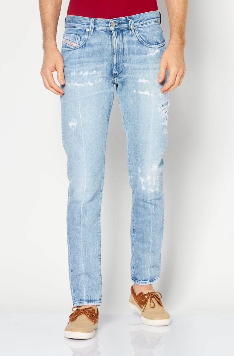 DIESEL جينز رجالي ضيق غير قابل للتمدد، أزرق فاتح - Image 1