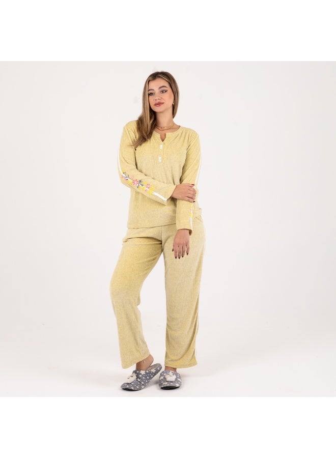 زيكوتكس  طقم بيجامة نسائي شتوي من قطعتين - قطيفة مطرزة بأكمام طويلة - أصفر فاتح (ليموني) - Image 2