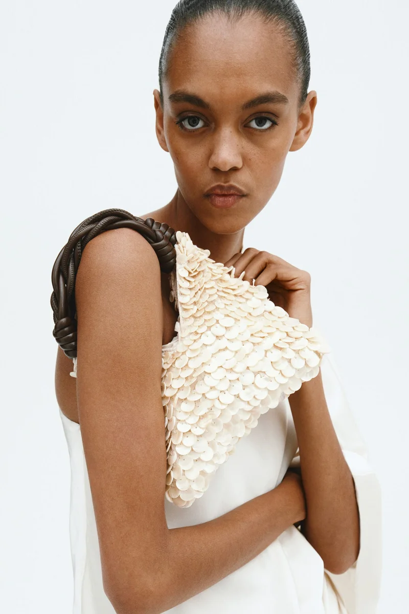 اتش اند ام حقيبة يد مزيّنة بالترتر