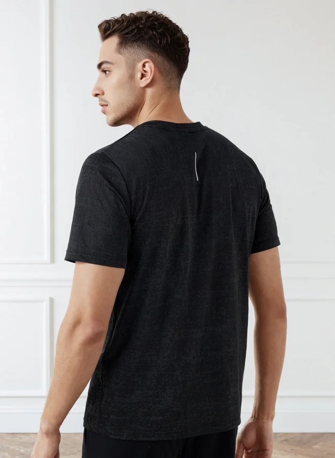 ادوت من سبلاش تيشيرت بياقة دائرية جاكار