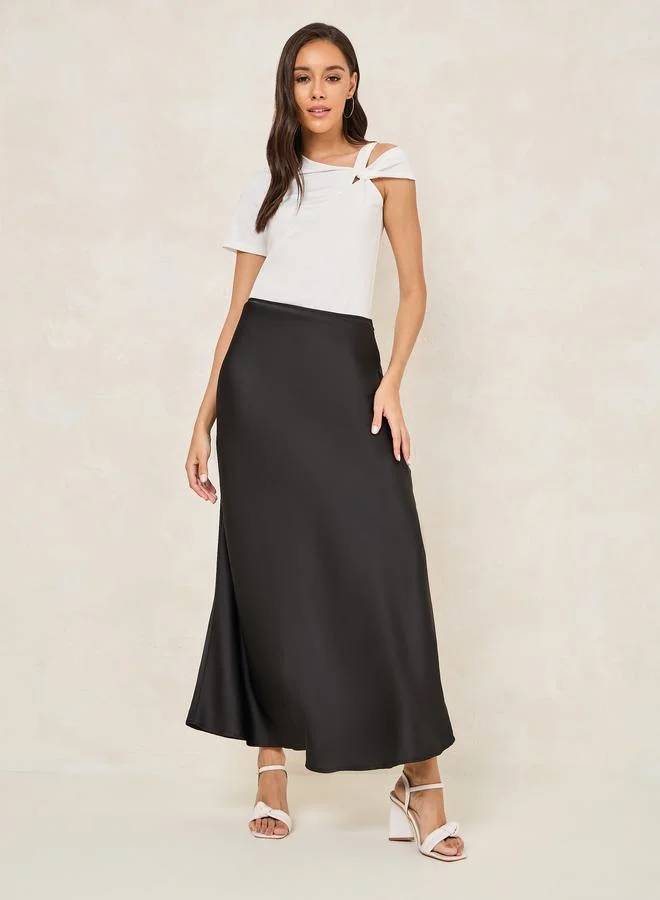 ستايلي Fitted Asymmetric Neck T-Shirt with Cut-Out Detail