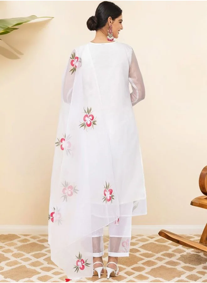 آي شين Embroidered Women Off White Rayon Kurta Set with Embroidered pattern Tunic and Palazzo features a Round neckline and Three-Fourth Sleeve secured with Elastic closure and styled in Straight Fit ideal for Festive moments — perfect for fashion-forward occasions.