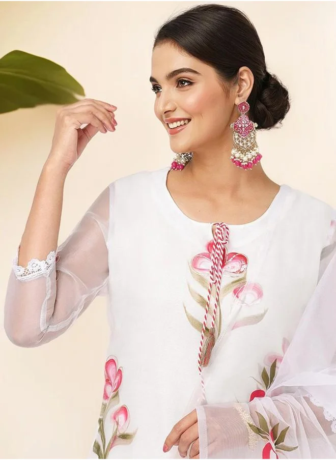 آي شين Embroidered Women Off White Rayon Kurta Set with Embroidered pattern Tunic and Palazzo features a Round neckline and Three-Fourth Sleeve secured with Elastic closure and styled in Straight Fit ideal for Festive moments — perfect for fashion-forward occasions.