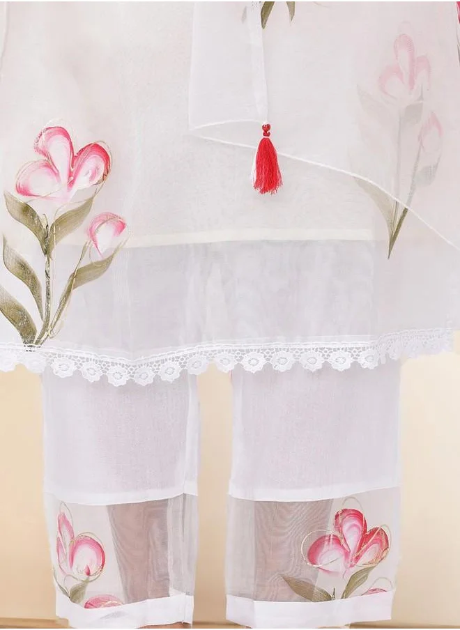 آي شين Embroidered Women Off White Rayon Kurta Set with Embroidered pattern Tunic and Palazzo features a Round neckline and Three-Fourth Sleeve secured with Elastic closure and styled in Straight Fit ideal for Festive moments — perfect for fashion-forward occasions.