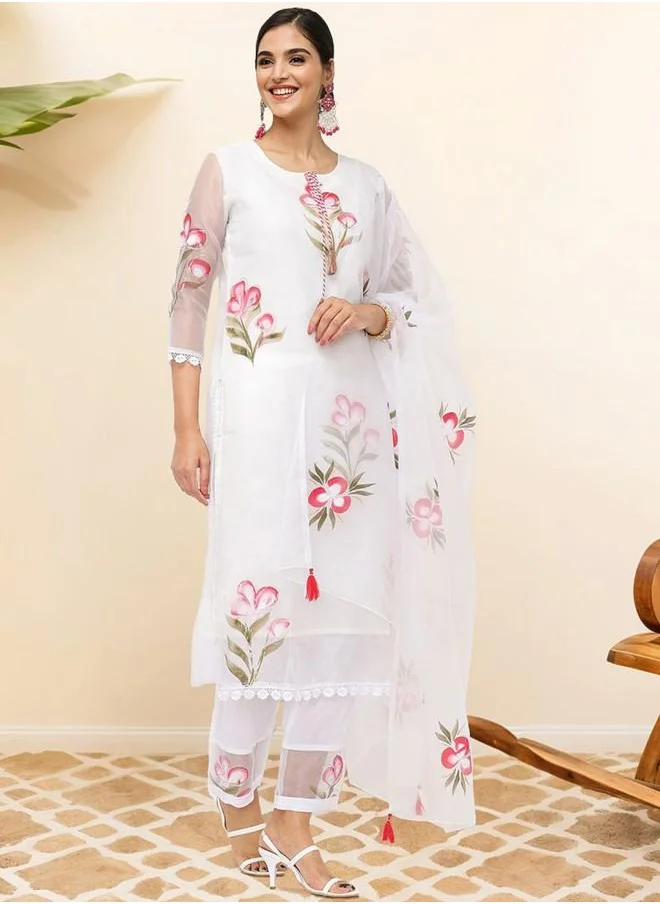 آي شين Embroidered Women Off White Rayon Kurta Set with Embroidered pattern Tunic and Palazzo features a Round neckline and Three-Fourth Sleeve secured with Elastic closure and styled in Straight Fit ideal for Festive moments — perfect for fashion-forward occasions.