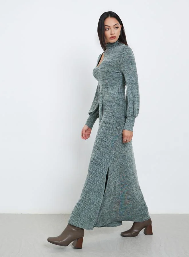 ستايلي فستان طويل بتصميم سويتر بتفاصيل مفتوحة وحزام
