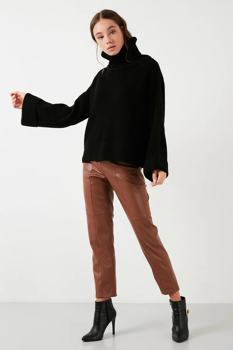 Lela Sweater Women's Sweater 4616001