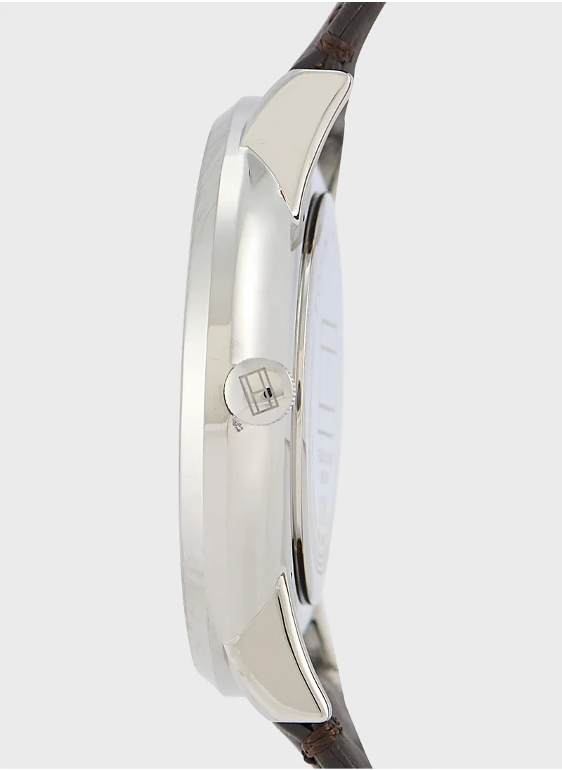 تومي هيلفيغر Brooklyn Round Analog Watch