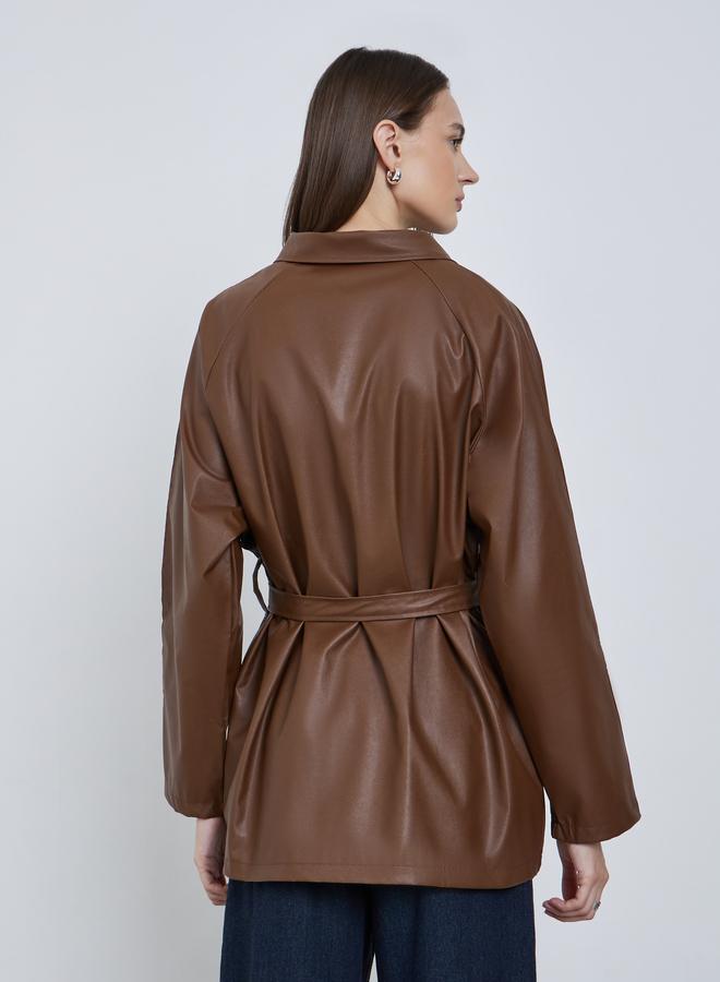 ستايلي جاكيت طويل من الجلد الصناعي بحزام ربطة - Image 4