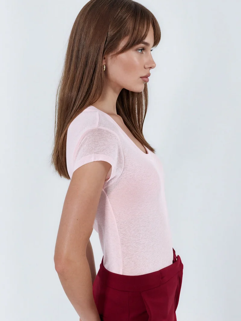 بوسيم BUSEM Plain U Collar T-Shirt