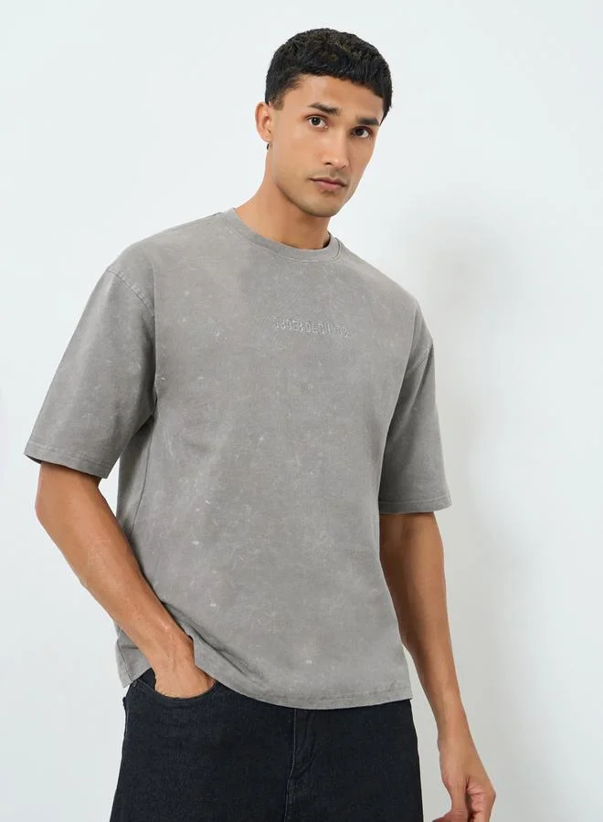 ستايلي تيشيرت تيري واسع بنمط غسيل حمضي