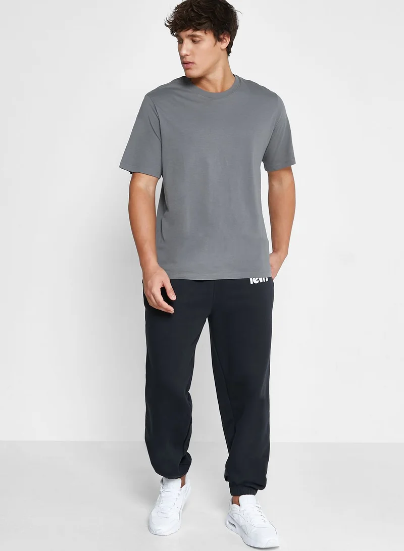 Levi's Essential Crew Neck T-Shirt