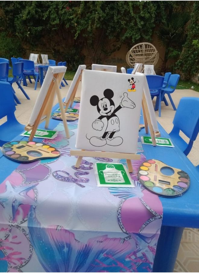 A painting of Mickey Mouse character with excellent color set and one-time use apron, perfect for children's parties. The set includes 1 holder and 1 canvas painting of Mickey Mouse character attached to a wooden stand, in addition to 12 bright and assorted drawing colors and 1 plastic apron to protect children's clothes.