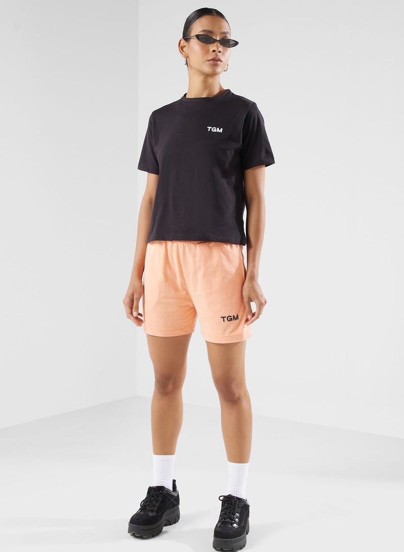 ذا جيفينج موفمنت شورت بنمط باهت - Image 1