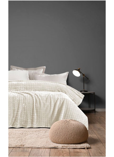 Lush Blanket 1 Ply Blanket Size - 220 x 240 cm Weight - 2.000 Kg 100% Polyester 3D textured design