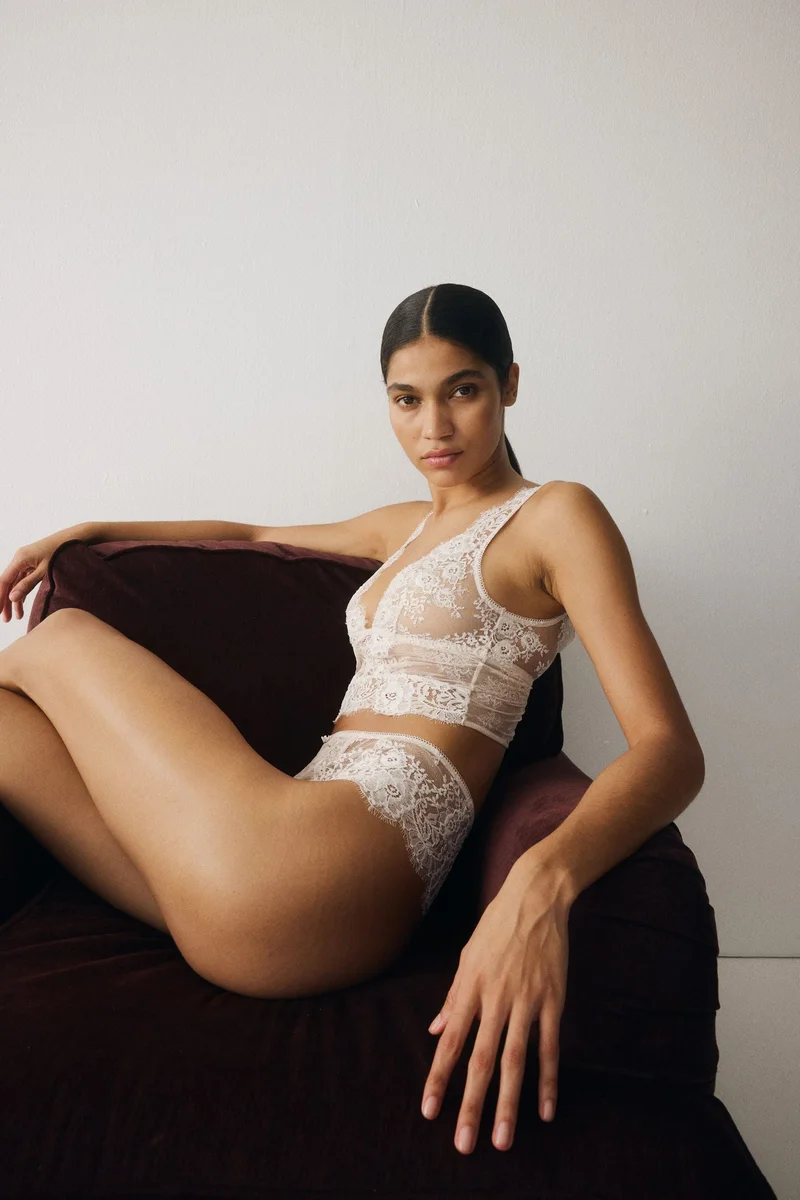 اتش اند ام سروال ثونغ من الدانتيل