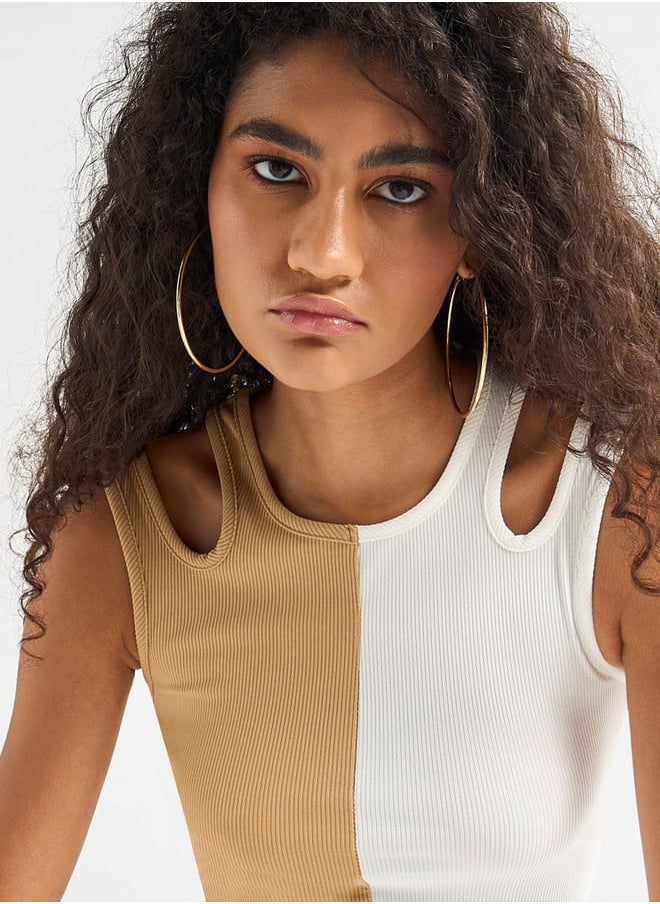 FAV Colourblock Ribbed Sleeveless Top with Cutout Detail and Round Neck  - Image 4