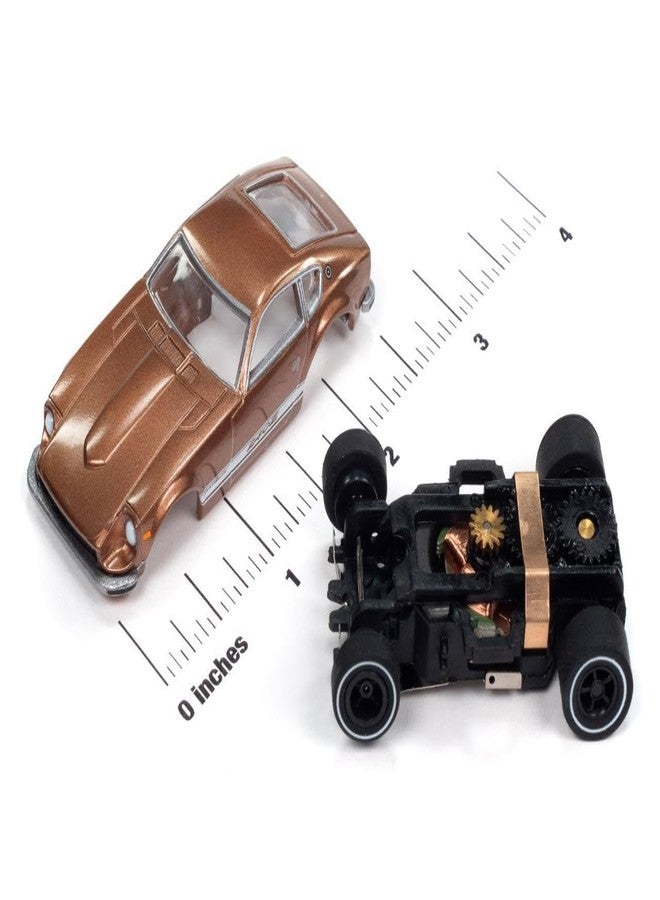 AW AUTO WORLD سيارة سباق مصغرة بمقياس HO من سلسلة Auto World Xtraction، طراز SC412-3B، داتسون 240z موديل 1973 (بني). - Image 3