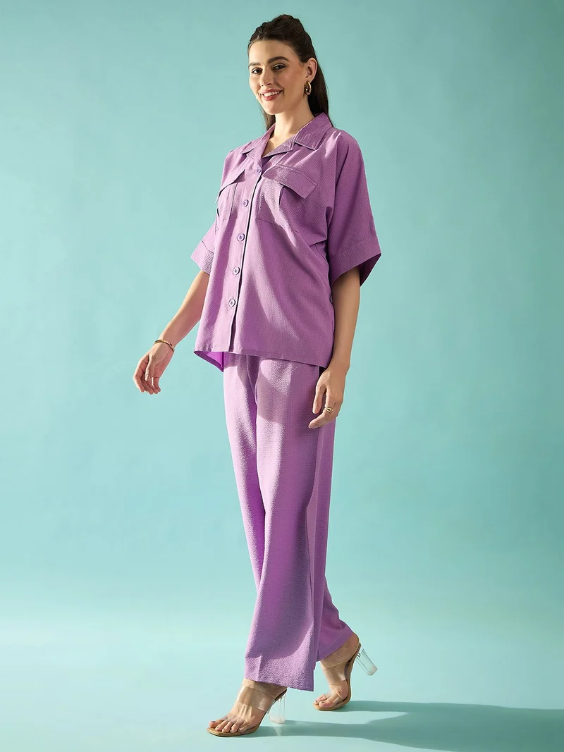 بانيت طقم متناسق (Co-ord Set) قميص فضفاض (Oversized) من قماش السيرساكر (Seersucker) مع بنطلون