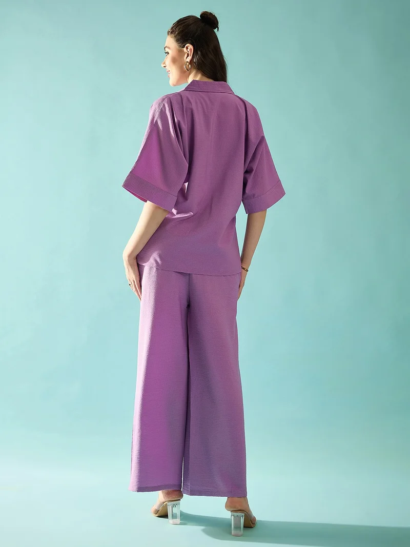 بانيت طقم متناسق (Co-ord Set) قميص فضفاض (Oversized) من قماش السيرساكر (Seersucker) مع بنطلون
