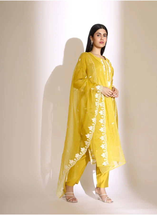 آي شين Straight Fit Embroidered Pattern Round Neck Three-Quarter Sleeves Mustard Colour Woven Cotton Kurta Set for Women with Semi Elastic Closure - A Statement Piece for Every Look