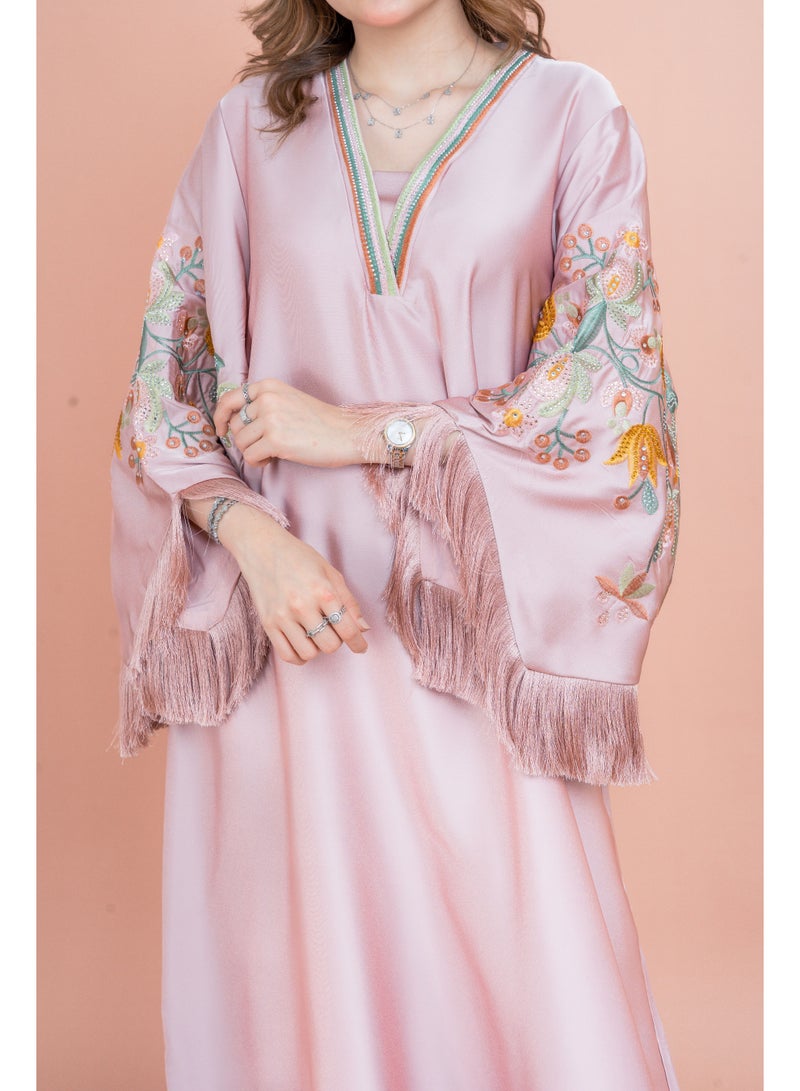 اكسا جلابية مطرزة بأكمام بتفاصيل لامعة وردي - Image 2