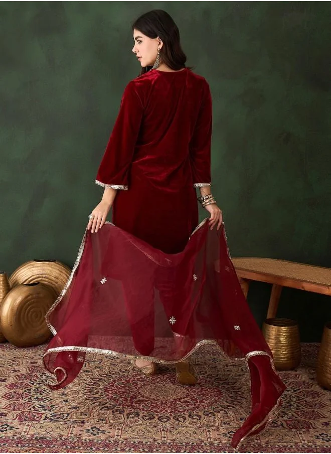 آي شين Festive Women Maroon Velvet Kurta Set with Embroidered pattern Tunic and Palazzo features a Round neckline and Three-Fourth Sleeve secured with Elastic closure and styled in Straight Fit ideal for Festive moments — crafted to elevate your special moments.