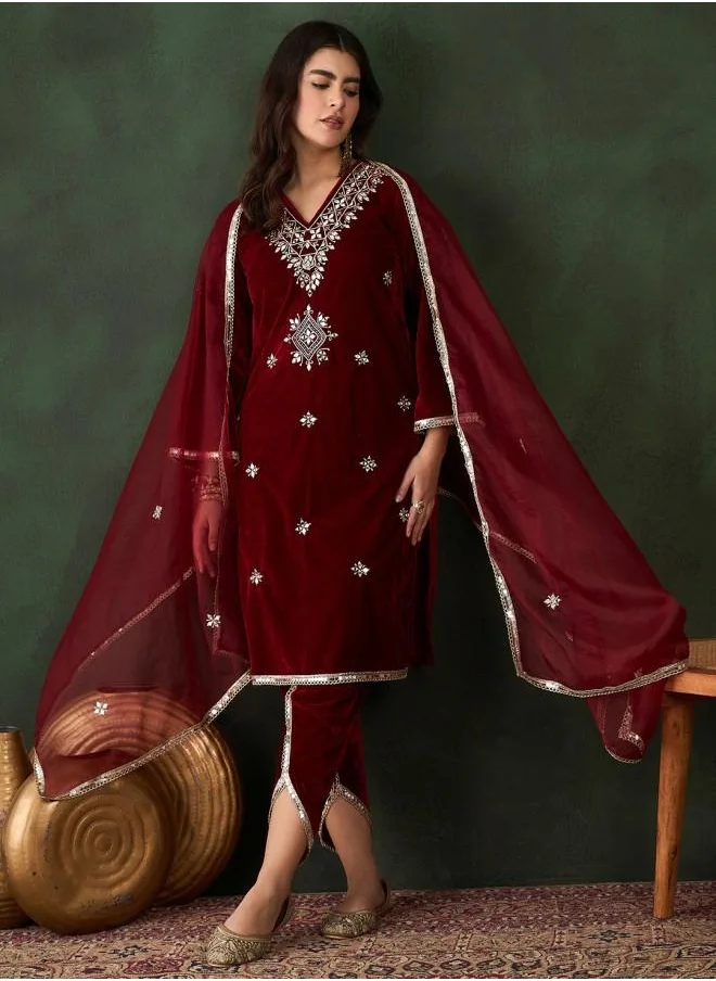 آي شين Festive Women Maroon Velvet Kurta Set with Embroidered pattern Tunic and Palazzo features a Round neckline and Three-Fourth Sleeve secured with Elastic closure and styled in Straight Fit ideal for Festive moments — crafted to elevate your special moments.