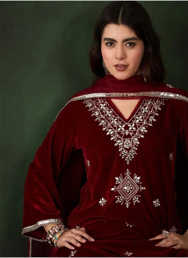 آي شين Festive Women Maroon Velvet Kurta Set with Embroidered pattern Tunic and Palazzo features a Round neckline and Three-Fourth Sleeve secured with Elastic closure and styled in Straight Fit ideal for Festive moments — crafted to elevate your special moments.