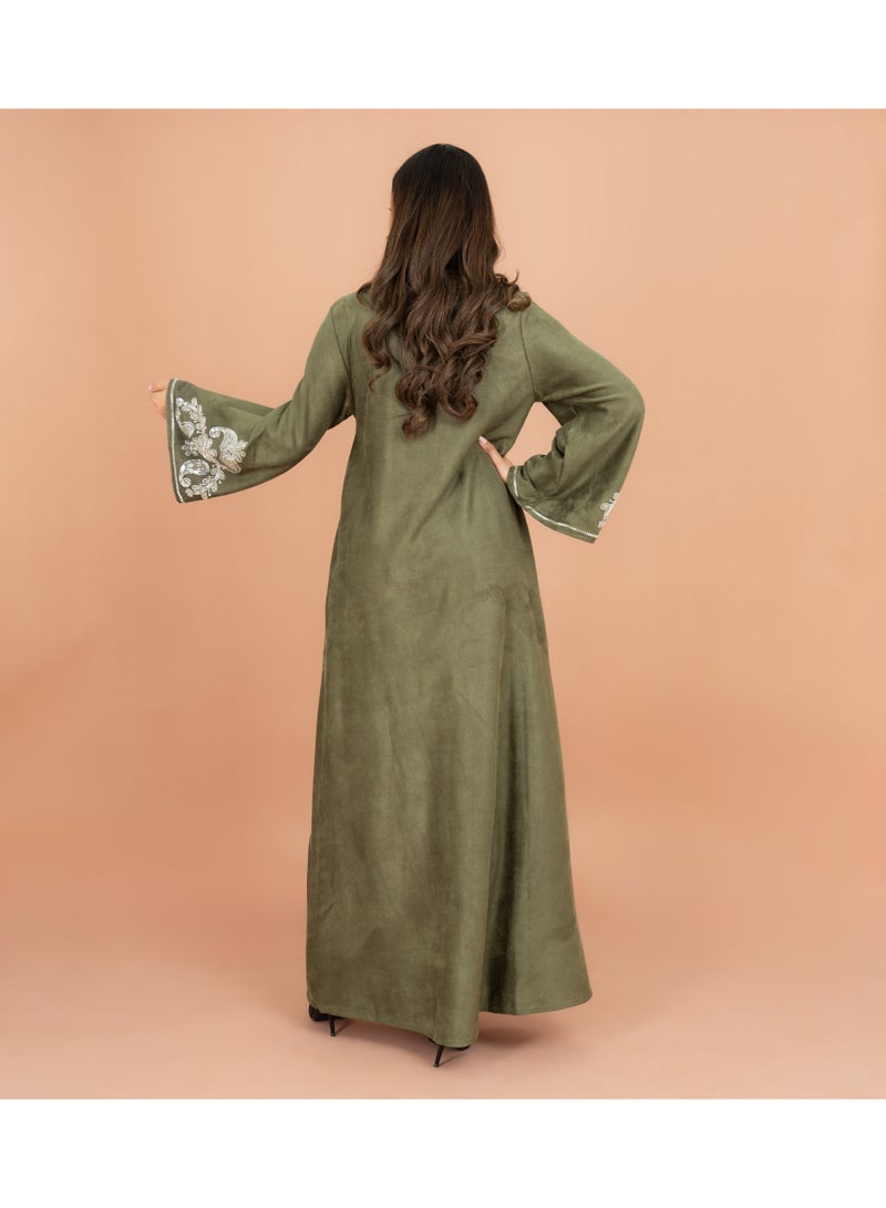 اكسا جلابية بأكمام واسعة من القماش اللامع وتطريز فضي - Image 4