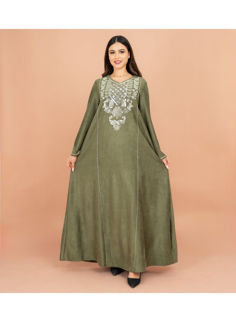 اكسا جلابية بأكمام واسعة من القماش اللامع وتطريز فضي - Image 5