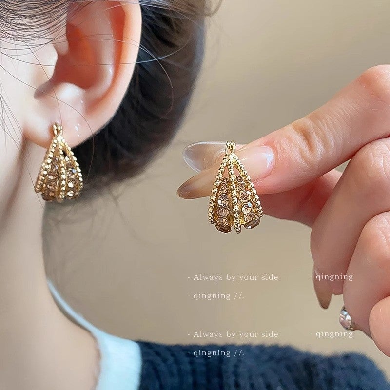 New Autumn and Winter Elegant Goddess Exquisite Fashion Ear Buckle Elegant All-match Golden French Earrings Diamond Shining Earrings 13# hollow flower basket