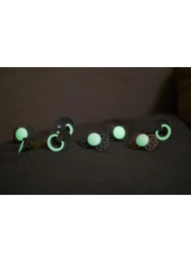BIBS Pack of 2 Colour Symmetrical Glow Pacifiers Bpa Free, Glow In The Dark Symmetrical Natural Rubber/Latex, Made In Denmark. Size 1 (0 - 6 Months ), Blush Glow/Vanilla Glow