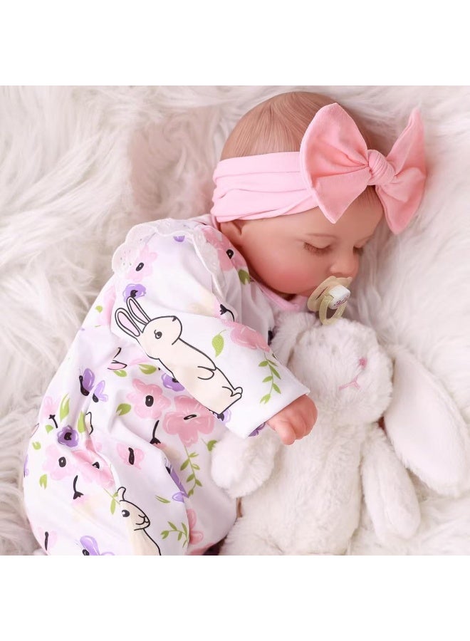 ان بي كي دمية واقعية بطول ١٨ بوصة، دمية جذابة، دمية طفلة رضيعة واقعية، مصنوعة يدويًا من السيليكون الناعم والفينيل، مثالية كمجموعة ألعاب لدمى حديثي الولادة وهدية مثالية للأطفال. - Image 2