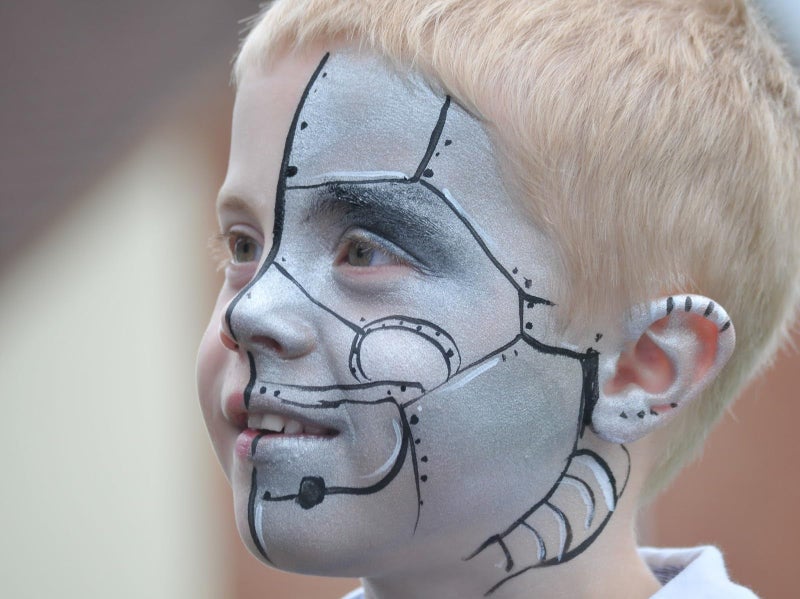 CCbeauty Metallic Silver Face Paint Stick,Glitter Face Painting Kit,Professional Body Paint,Non Toxic SFX Makeup Kit For Halloween Costume Cosplay,Full Coverage Painting Foundation With Makeup Sponge - Image 5