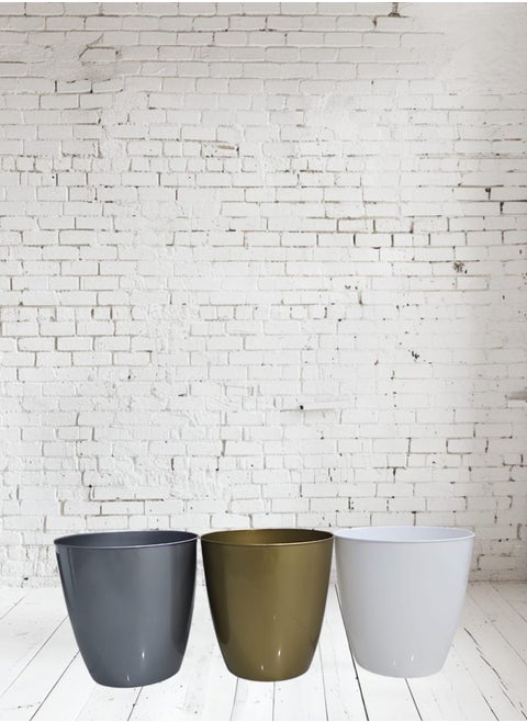 A group of circular plastic tree stands with an elegant design and different colors